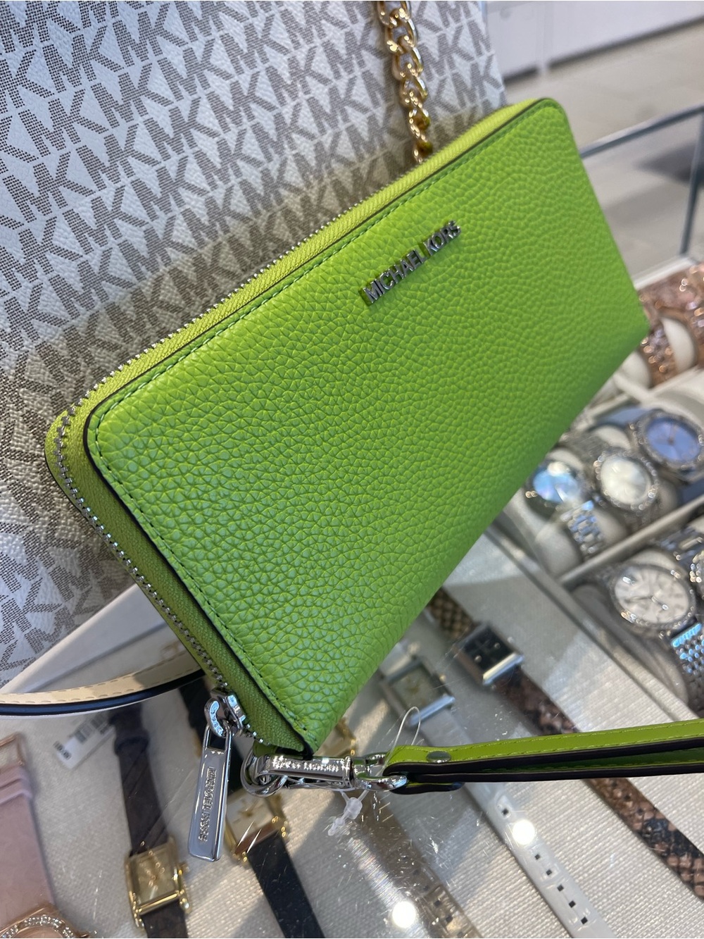 Michael Kors Lg Pebbled Leather Continental Wallet Wristlet Phone Holder 
Lime
N - Picture 2 of 16